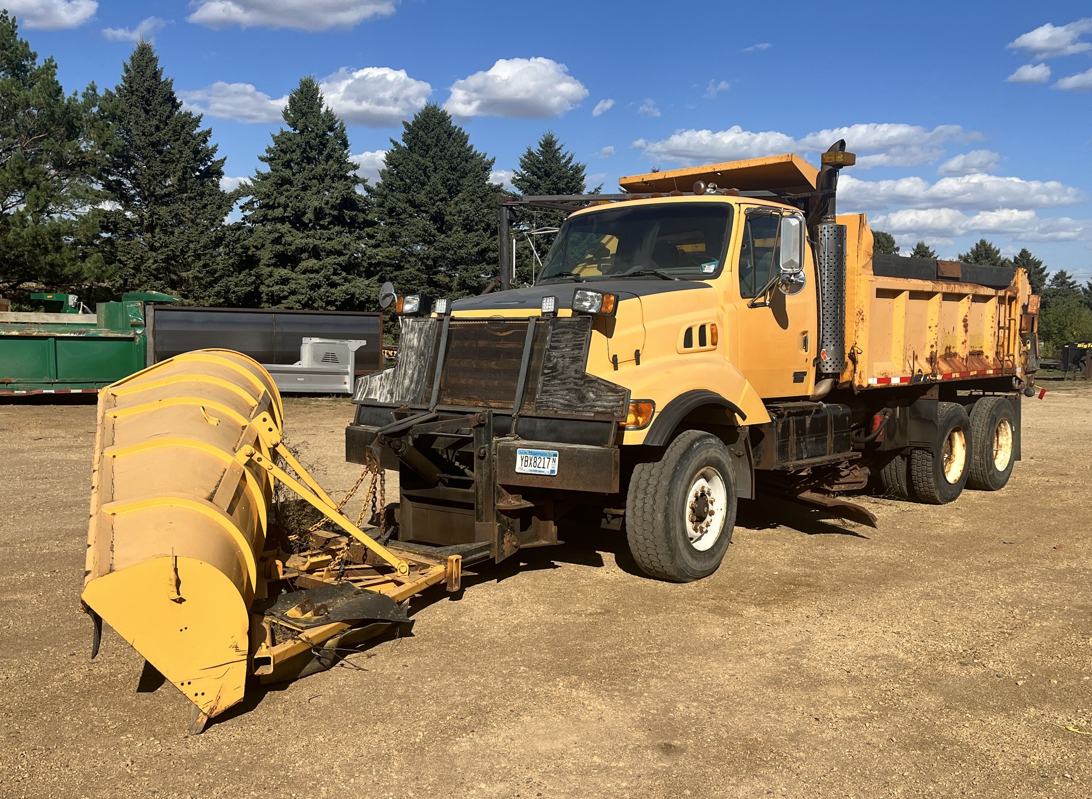 1999 Sterling 9500 Equipment Image0