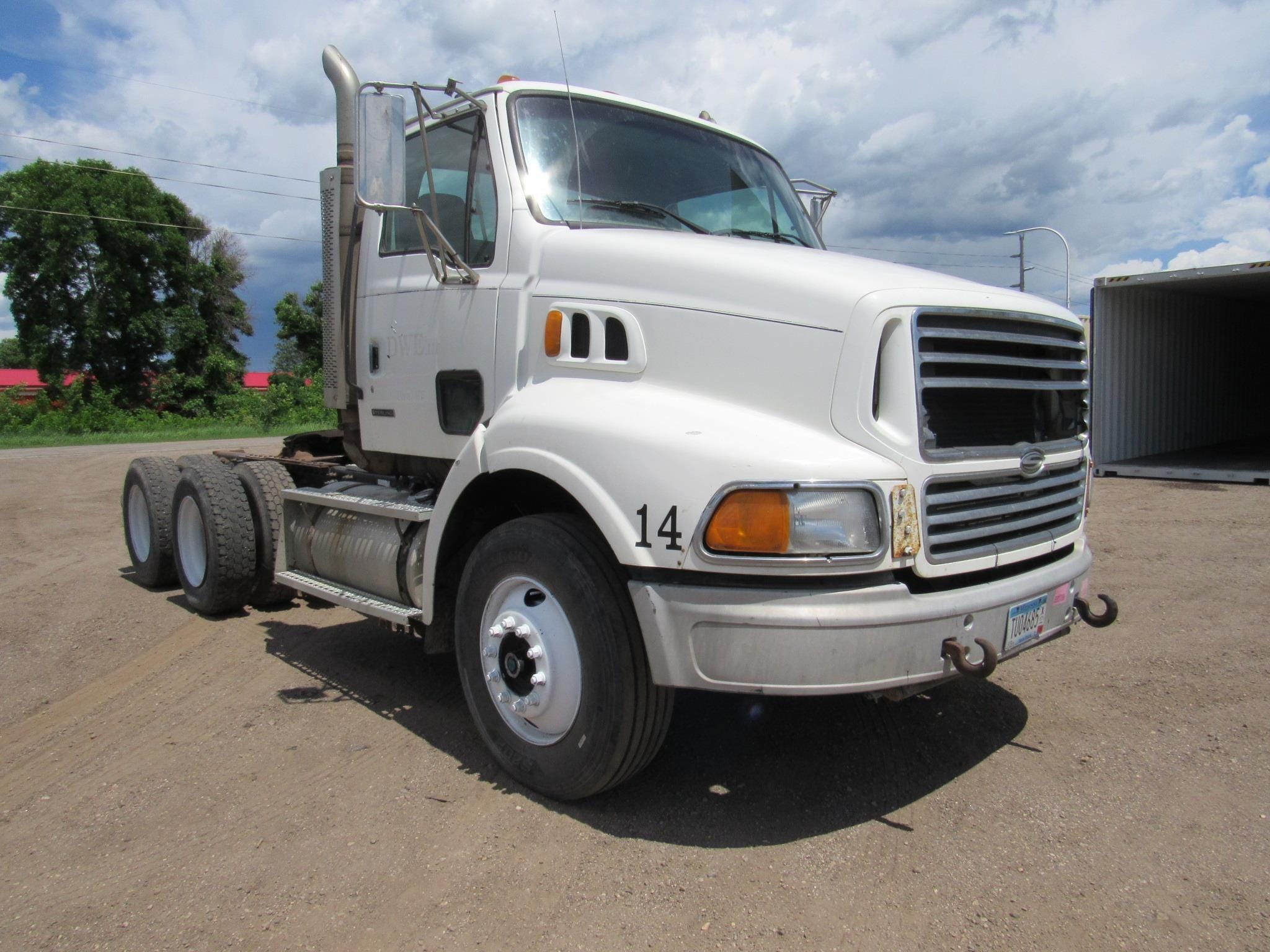 1999 Sterling AT9500 Equipment Image0