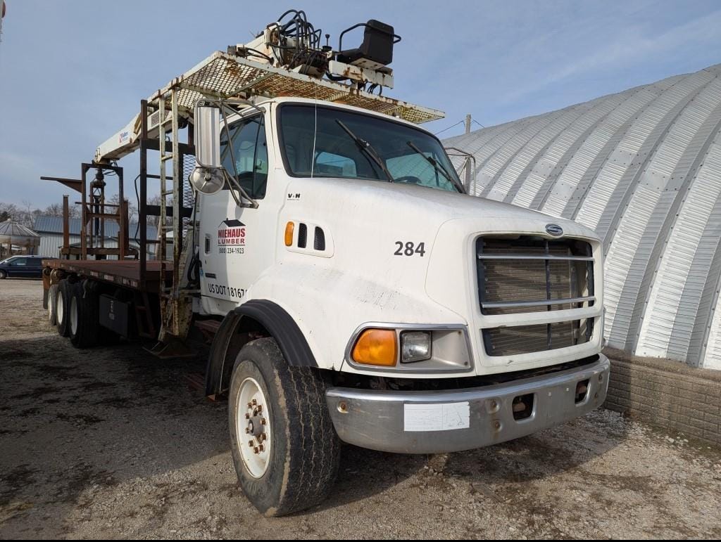 1999 Sterling L9513 Equipment Image0