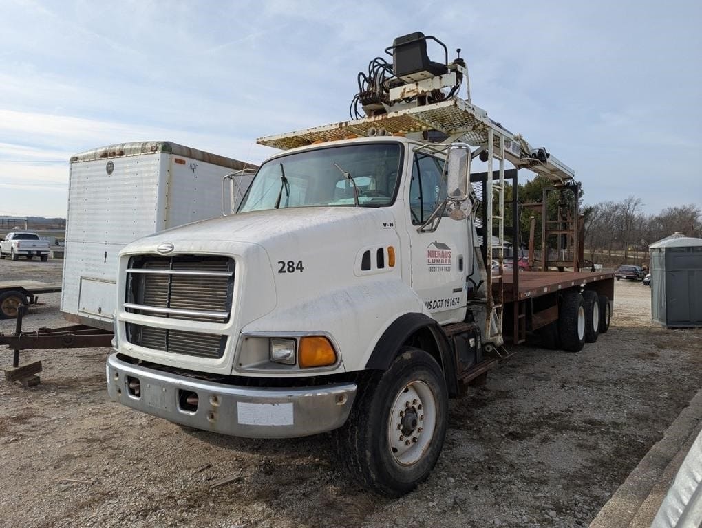 1999 Sterling L9513 Equipment Image0