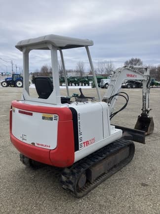 Image of Takeuchi TB025 equipment image 3