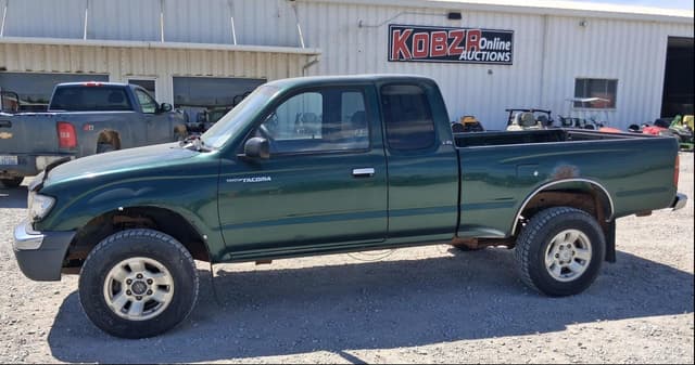 Image of Toyota Tacoma equipment image 1