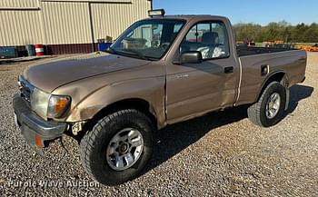 1999 Toyota Tacoma Equipment Image0