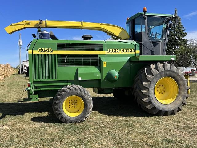 Image of John Deere 6750 equipment image 2