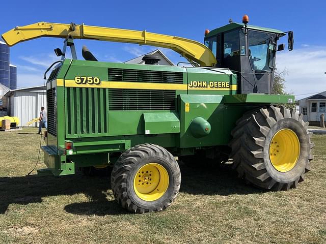 Image of John Deere 6750 equipment image 3