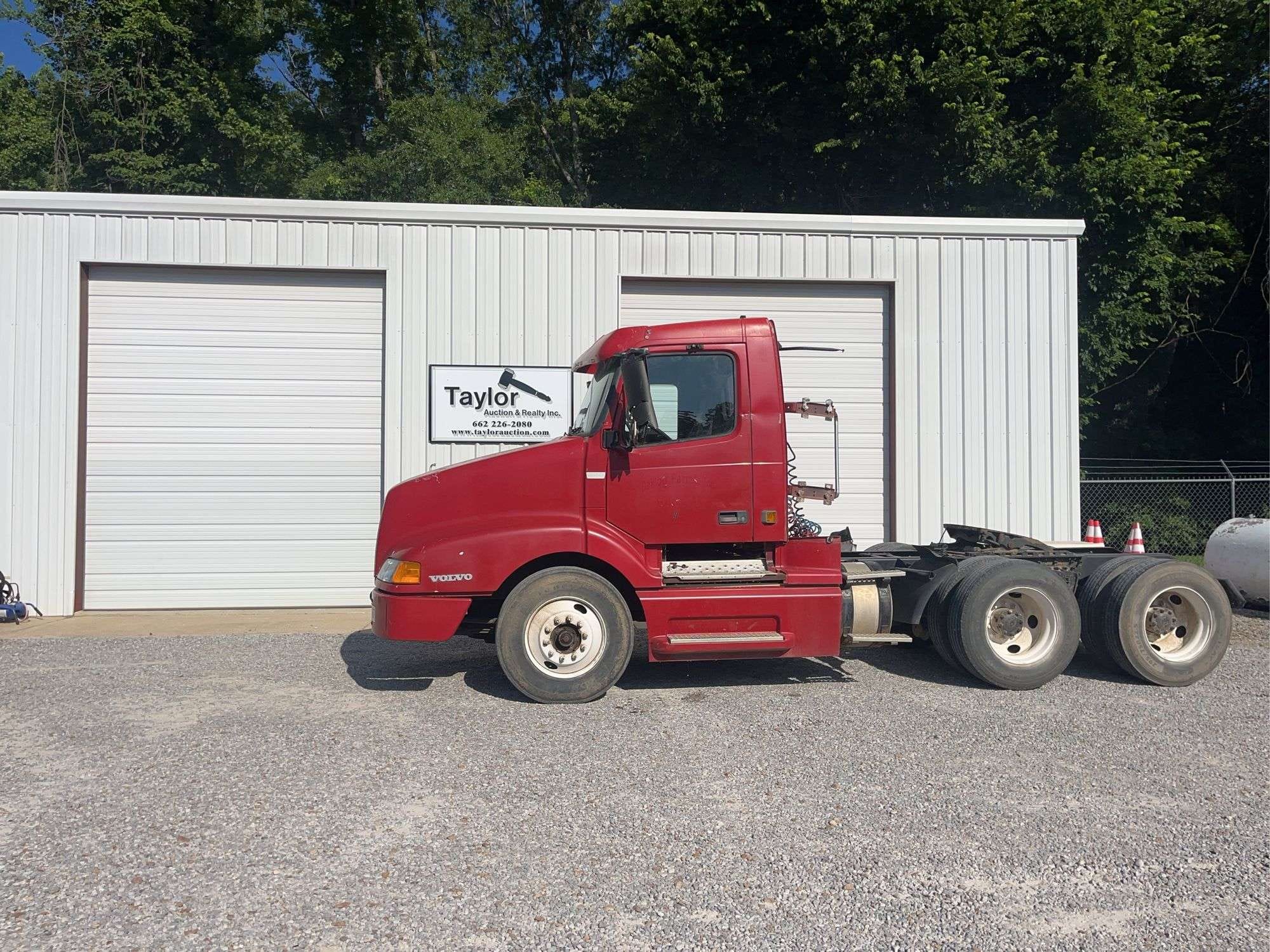 1999 Volvo VN Equipment Image0