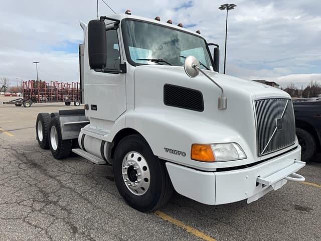 Image of Volvo VN equipment image 2