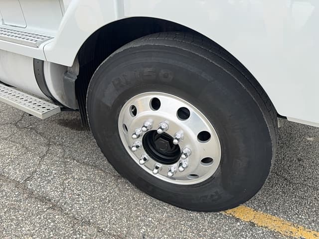 Image of Volvo VN equipment image 4