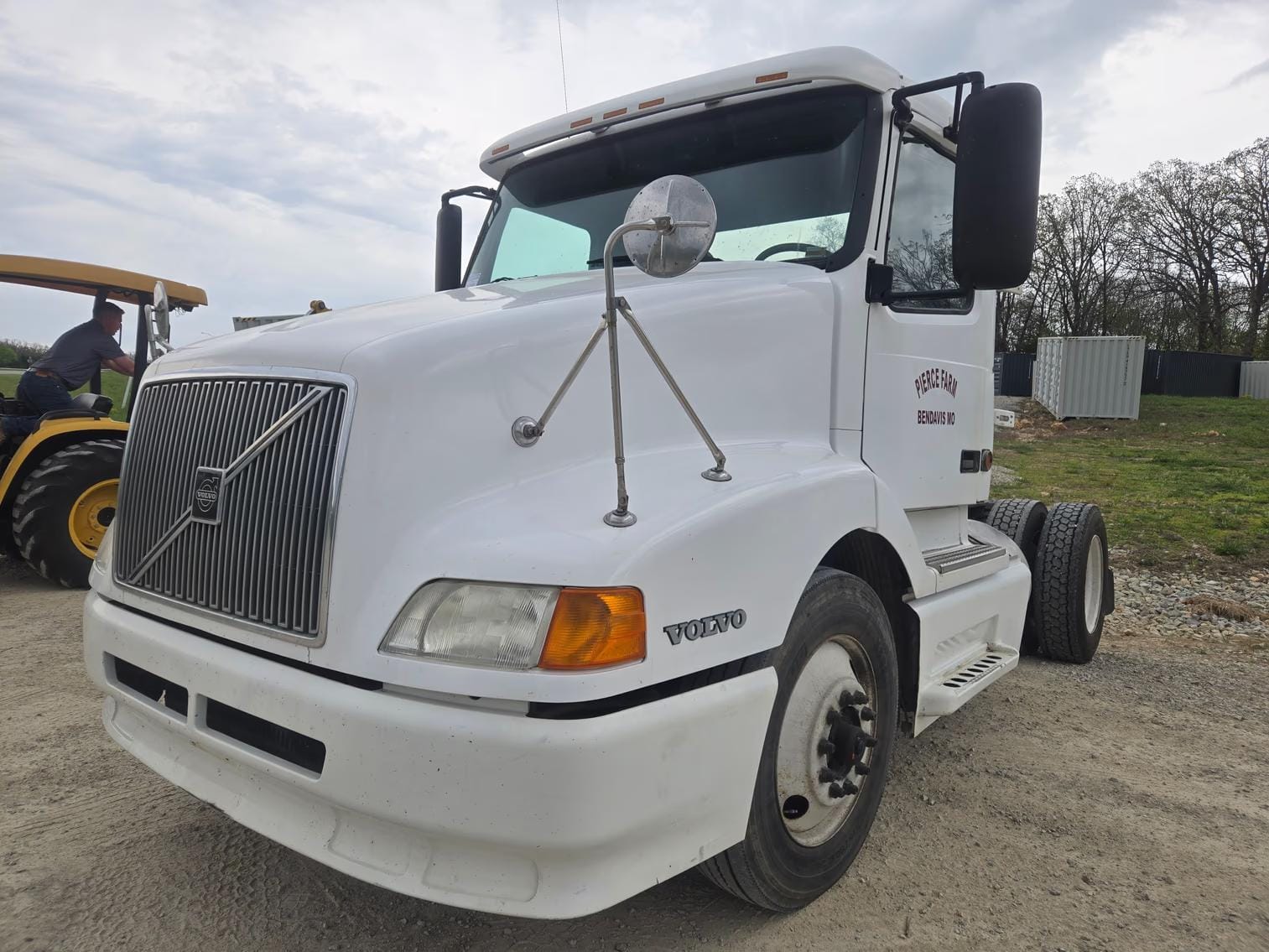 1999 Volvo VN Equipment Image0