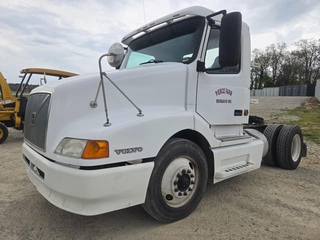 Image of Volvo VN equipment image 1