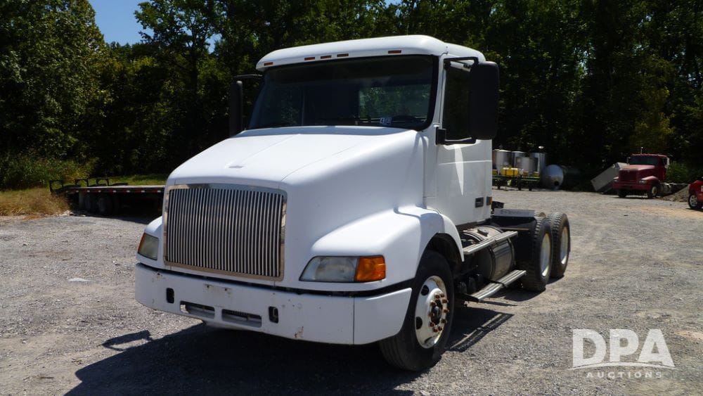 1999 Volvo VN Equipment Image0