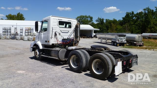 Image of Volvo VN equipment image 2