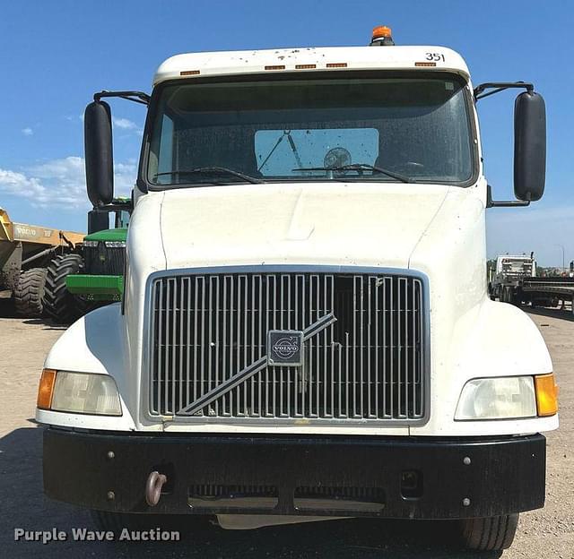 Image of Volvo VN equipment image 1