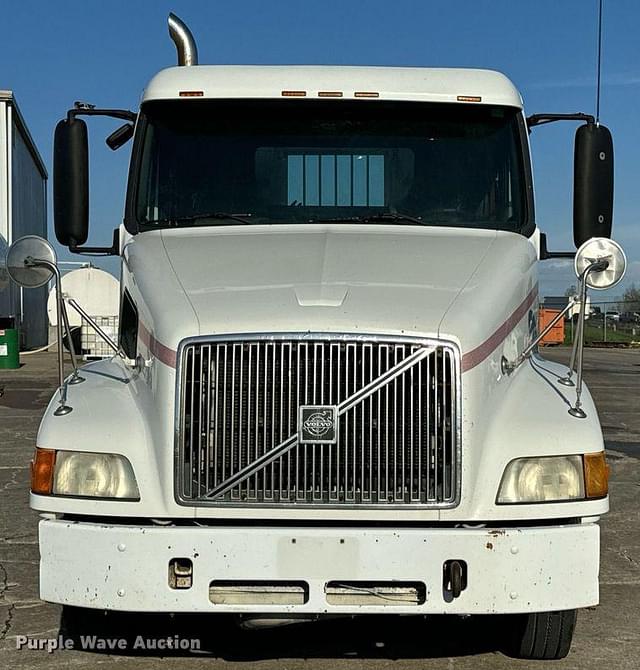Image of Volvo VN equipment image 1