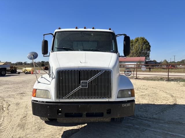 Image of Volvo VN equipment image 2