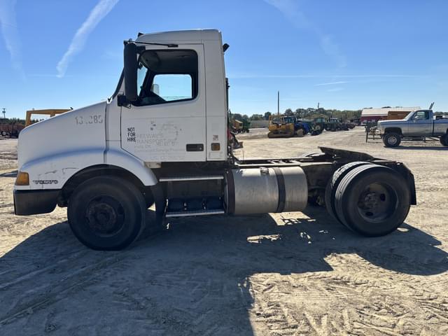 Image of Volvo VN equipment image 4