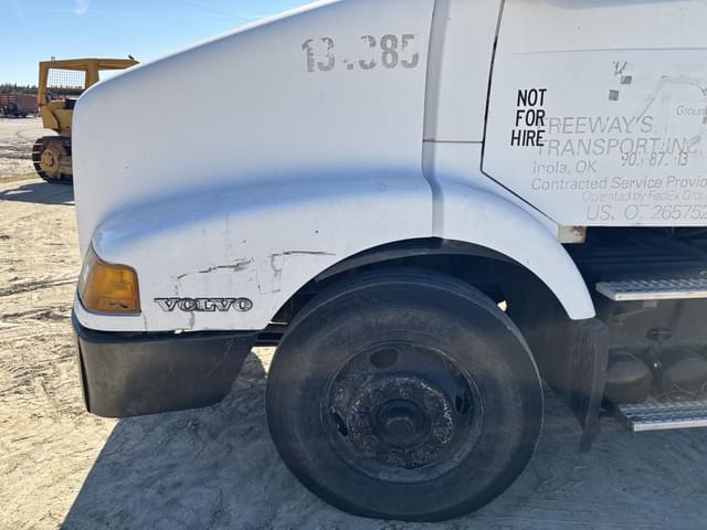 Image of Volvo VN equipment image 1