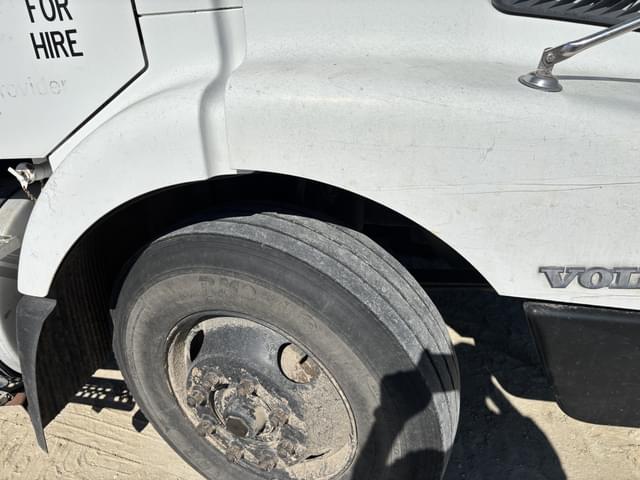 Image of Volvo VN equipment image 3