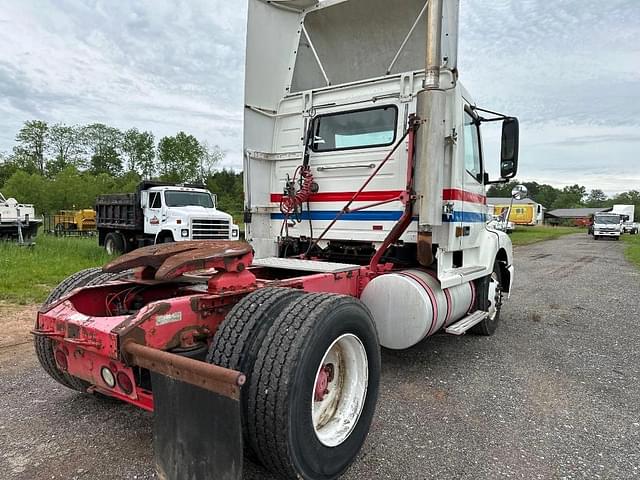 Image of Volvo VN equipment image 4