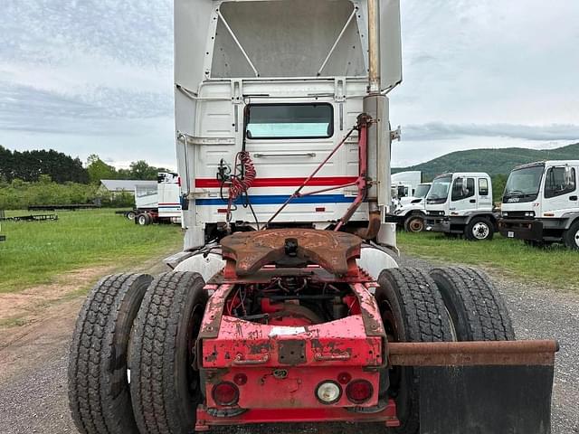 Image of Volvo VN equipment image 3