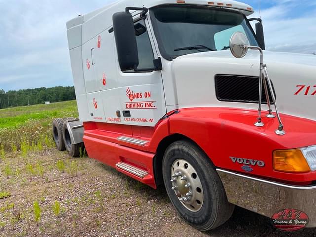 Image of Volvo VN equipment image 3