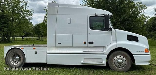 Image of Volvo VNL equipment image 3