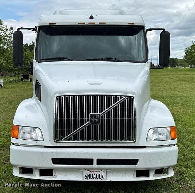 Image of Volvo VNL equipment image 1