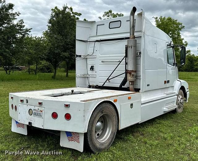 Image of Volvo VNL equipment image 4