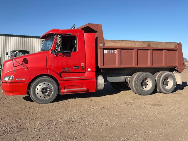 Image of Volvo VNL42T equipment image 4