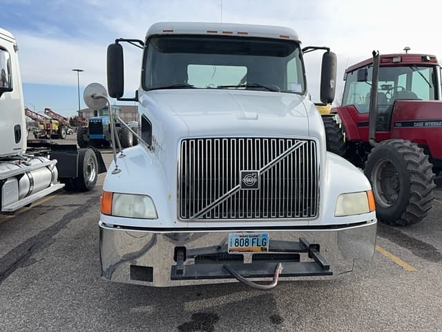 Image of Volvo VNL64T equipment image 1