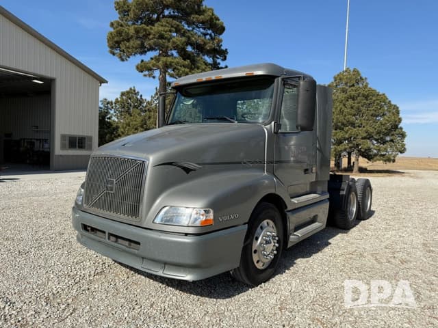 Image of Volvo VNL64T equipment image 1