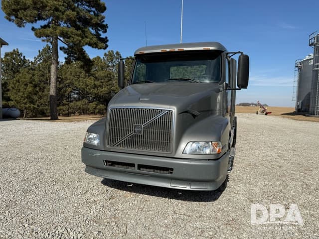 Image of Volvo VNL64T equipment image 3