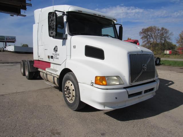 Image of Volvo VNL64T630 equipment image 1