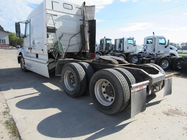 Image of Volvo VNL64T630 equipment image 2