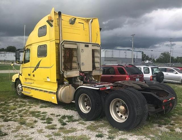 Image of Volvo VNL64T770 equipment image 2