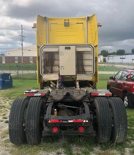 Image of Volvo VNL64T770 equipment image 3