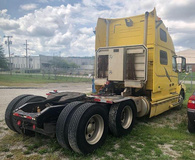 Image of Volvo VNL64T770 equipment image 4