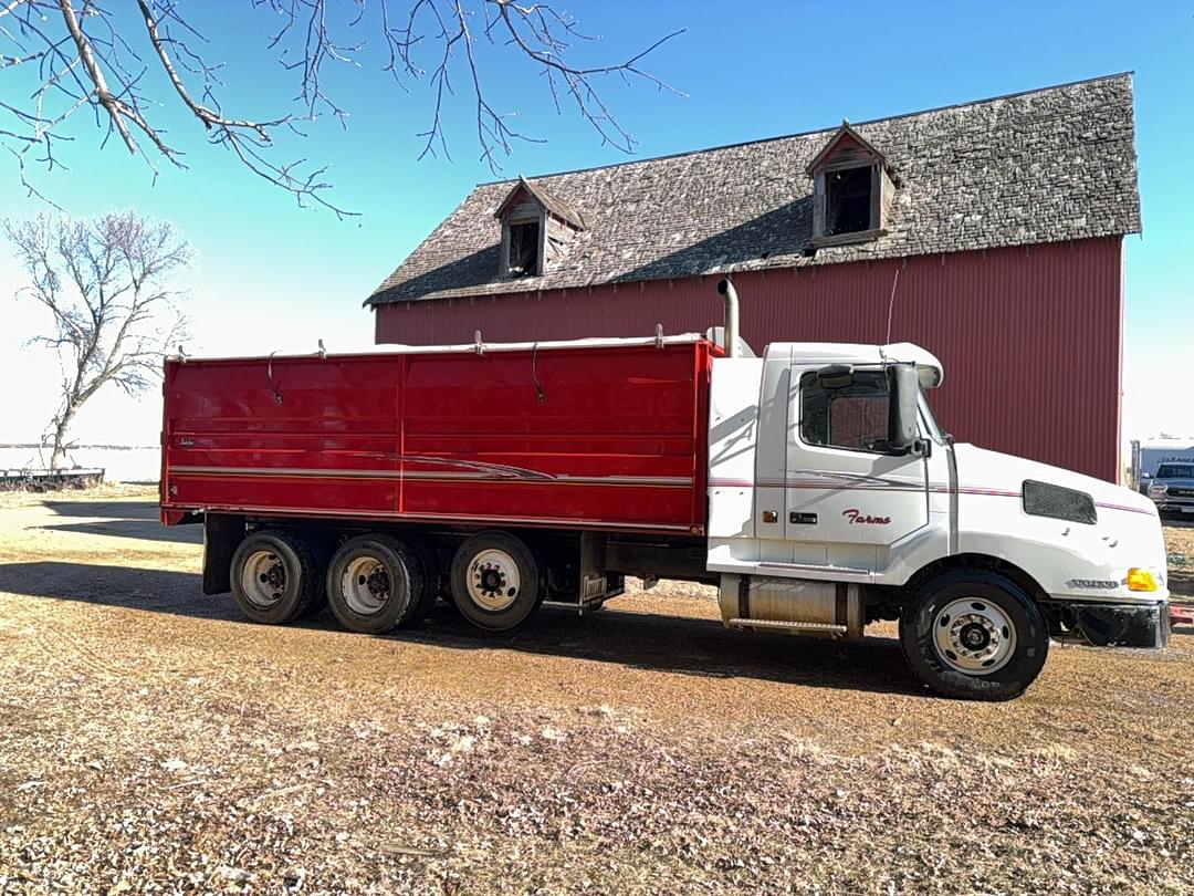 Image of Volvo VNM64T Primary image