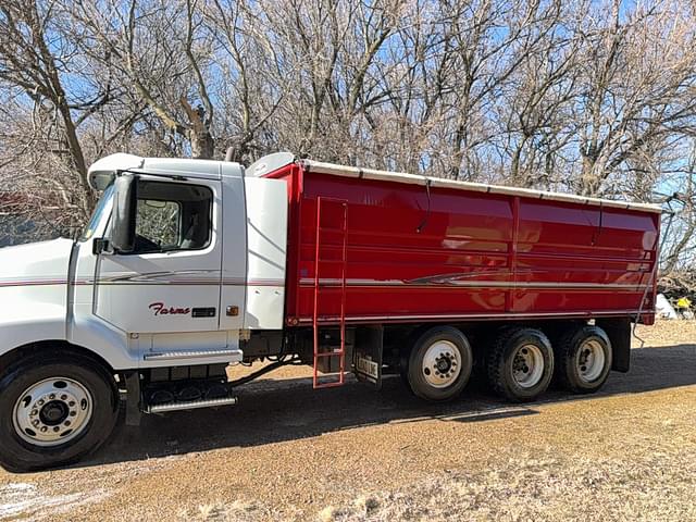 Image of Volvo VNM64T equipment image 2