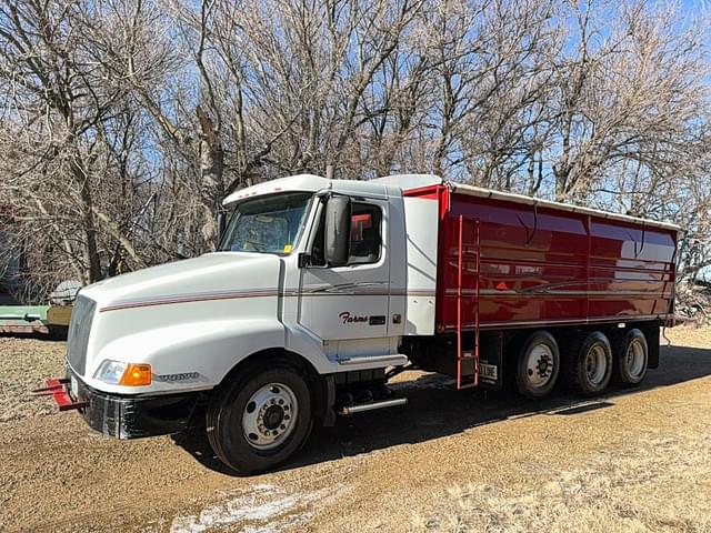 Image of Volvo VNM64T equipment image 1