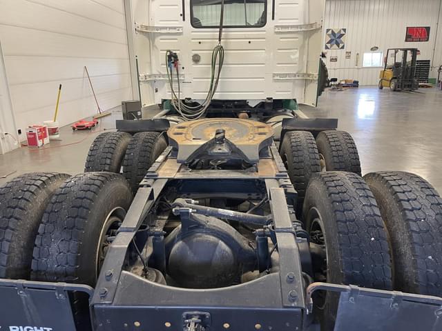 Image of Volvo VNM64T200 equipment image 3