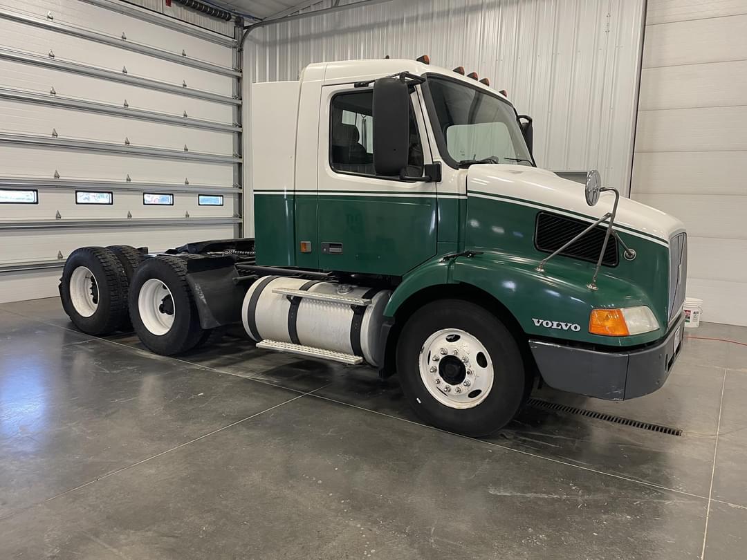 Image of Volvo VNM64T200 Primary image