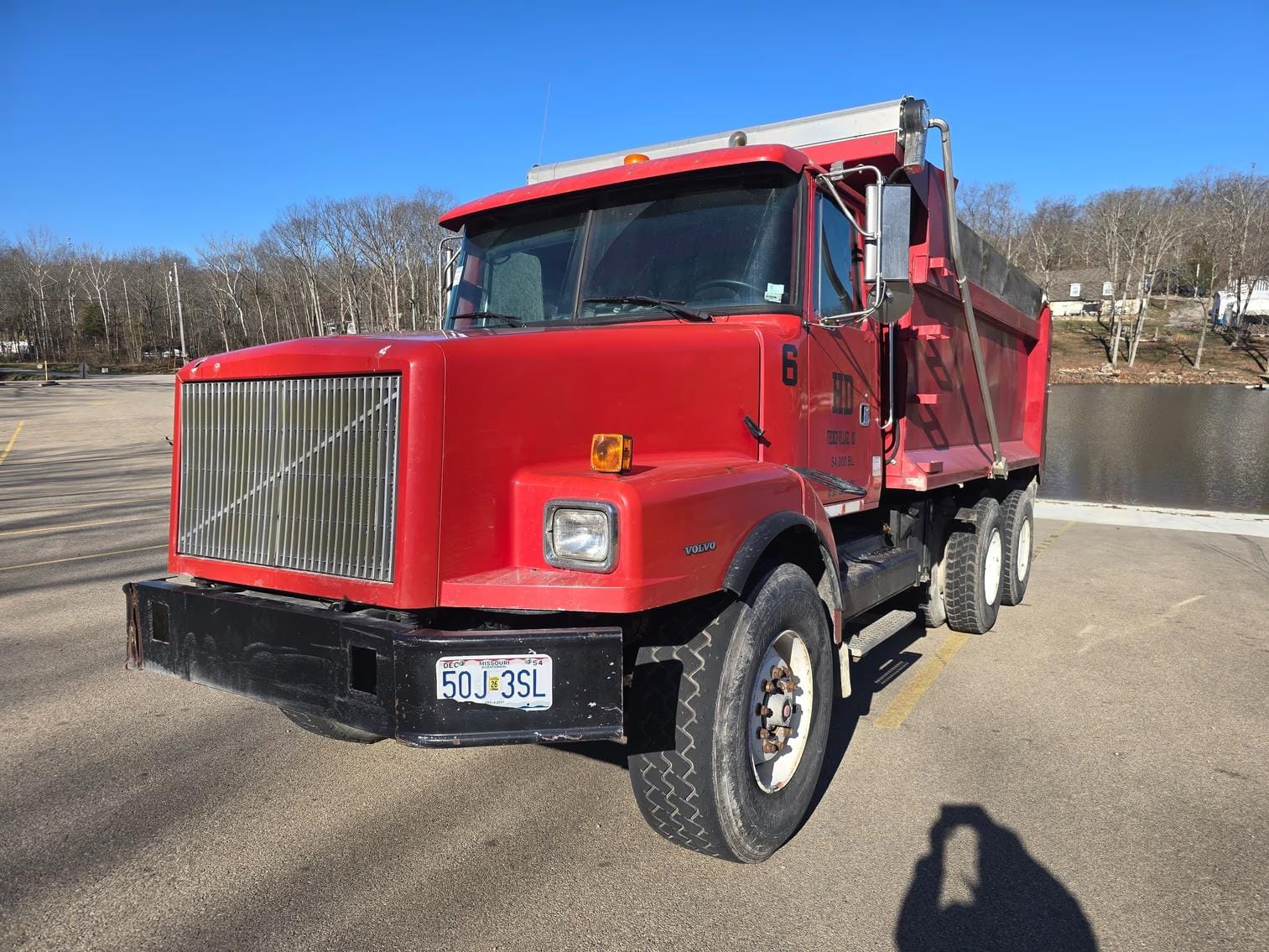 1999 Volvo WG Equipment Image0