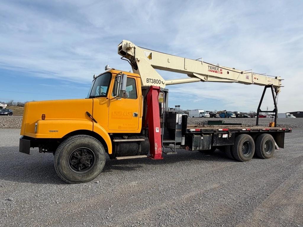 1999 Volvo WG Equipment Image0