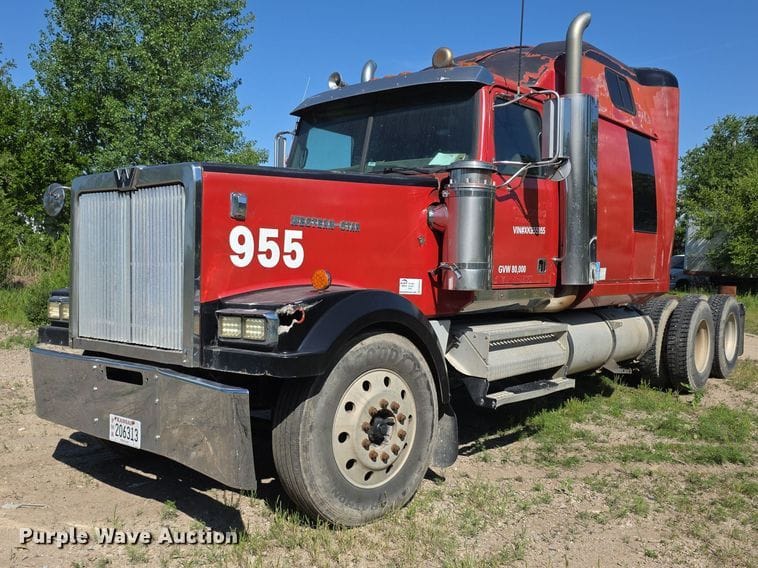 1999 Western Star 4900 Equipment Image0