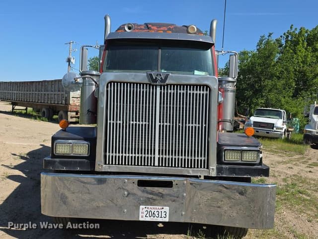 Image of Western Star 4900 equipment image 1