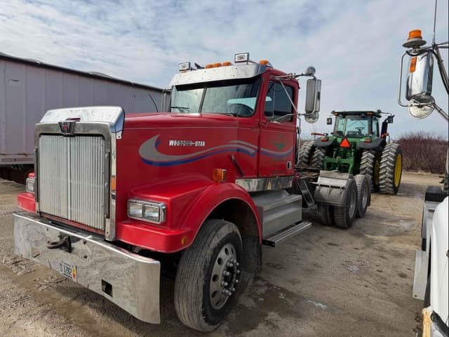 Image of Western Star 4964F equipment image 2