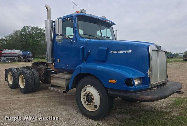 Image of Western Star 5900 equipment image 2