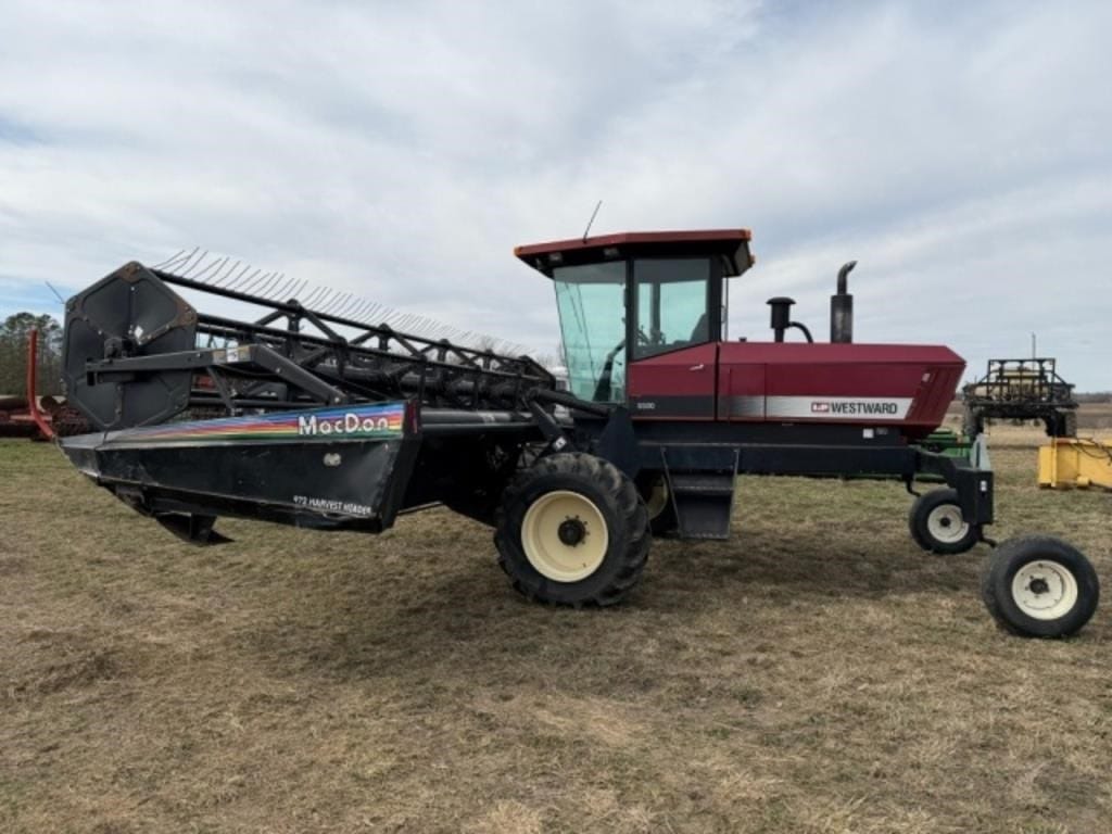 1999 MacDon 9300 Equipment Image0