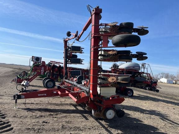 Image of White 6122 equipment image 1